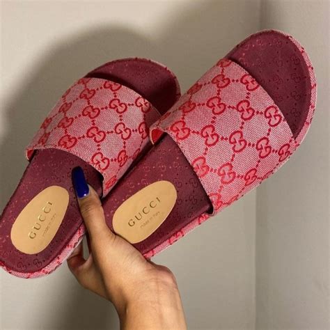 gucci fur slides pink